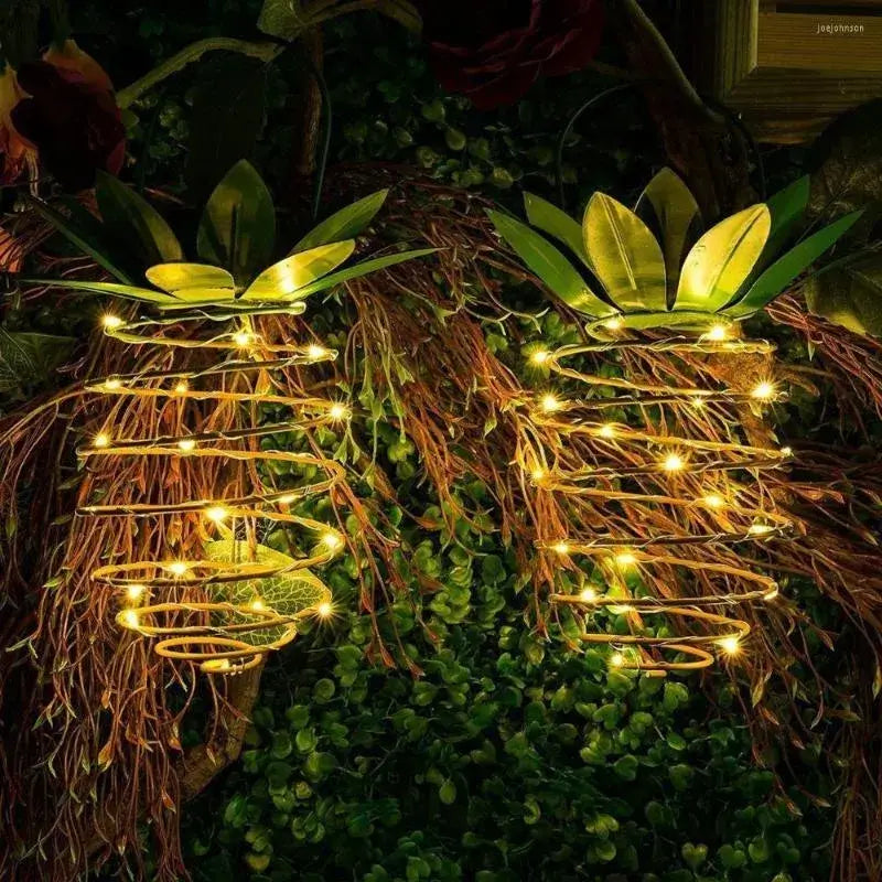 Lampes solaires suspendues en forme d'ananas